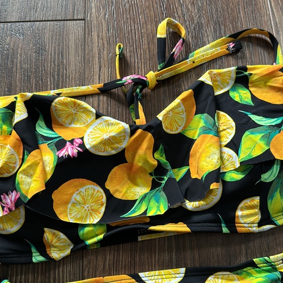 Lemon two piece Bikini - Picture 4 of 6